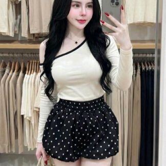 Set S06 – เสื้อปาดไหล่+ขาสั้น